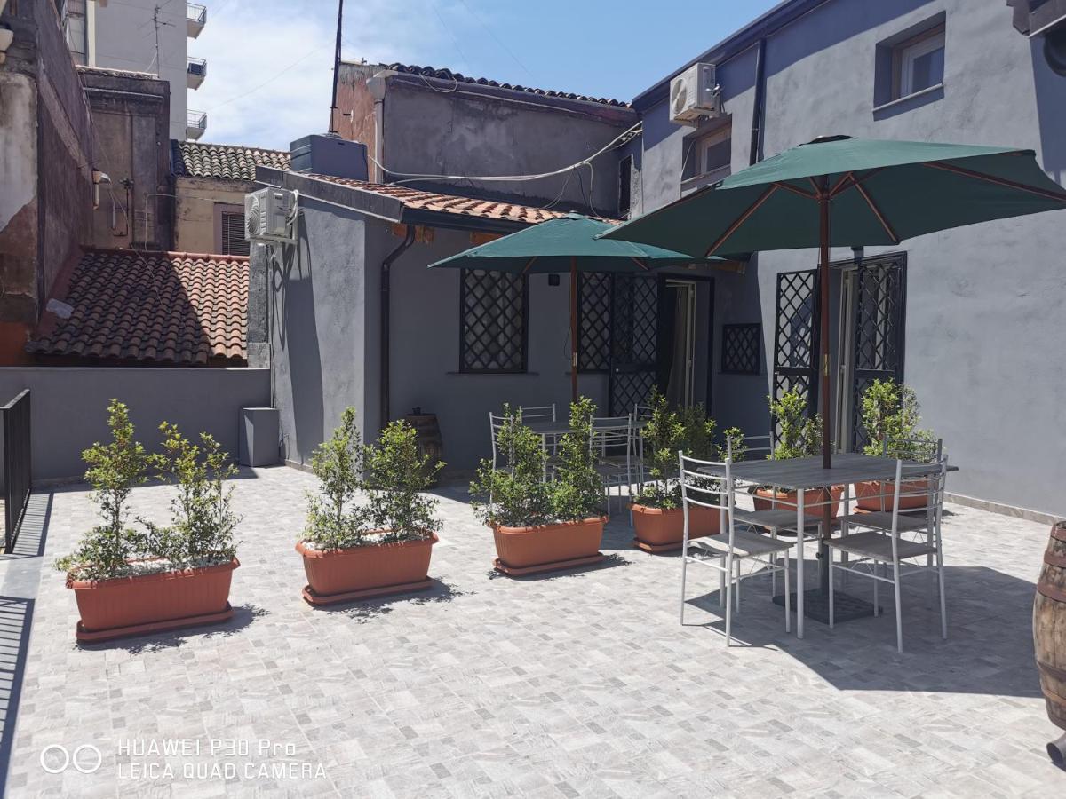 Апартаменты Il Giardino In Centro Катания Экстерьер фото